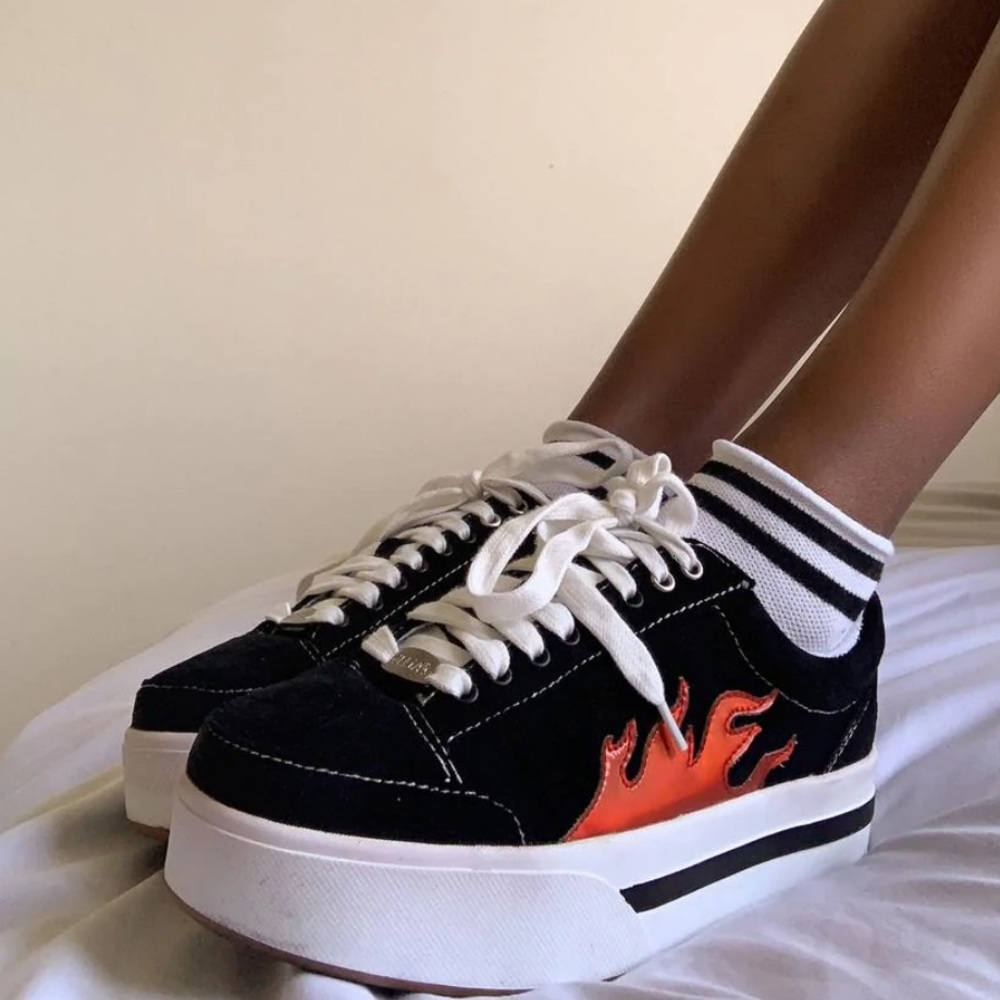 Delias platform Blazing Cosmic Kick Skater Sneakers